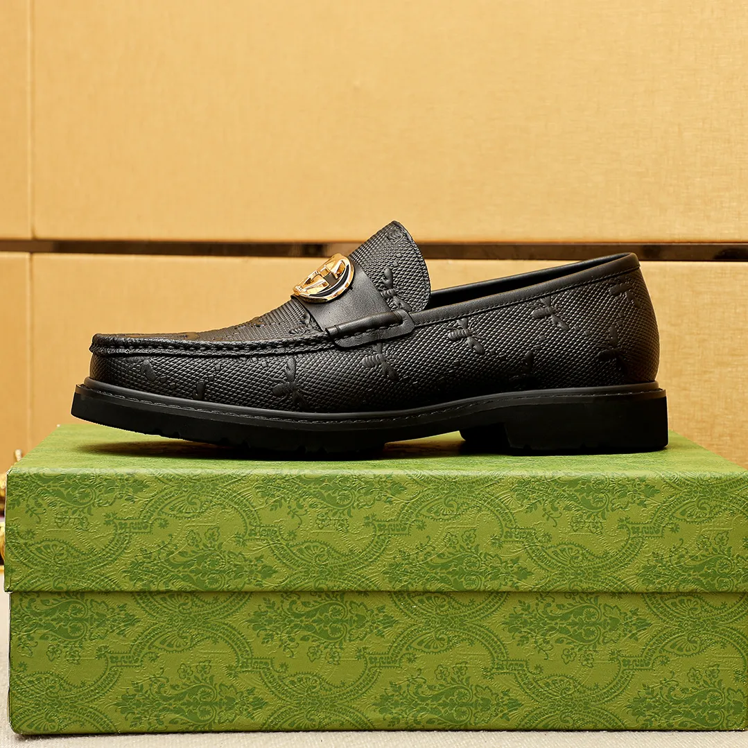 Men's shoes 💰520 💐 Product trademark: GUCCI "Gucci" casual leather shoes Regular size: 38-44 (45.46🉑️customized) Product materials: Selected imported first-layer calfskin embossed upper + classic hardware buckle, imported water-dyed cow leather lining. Strong three-dimensional visual effect, original outsole color: 1⃣️color optional